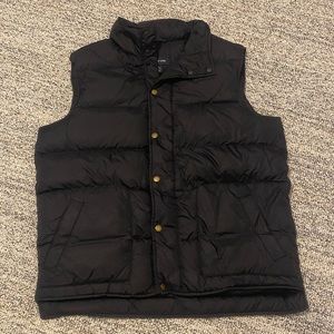 Lands’ End Mens Puffer Vest Size Large - Black in color